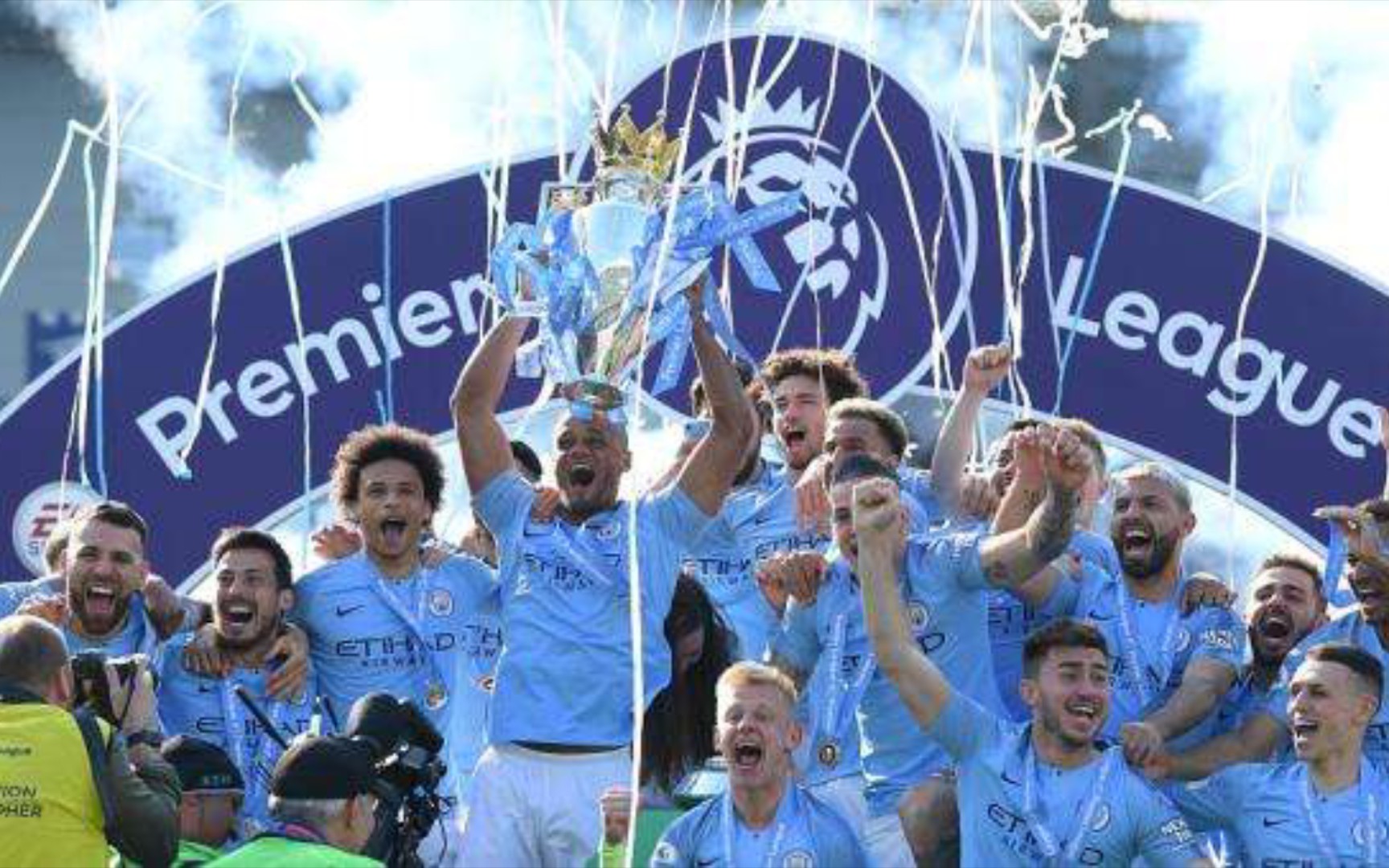 间的激烈对 间的激烈对